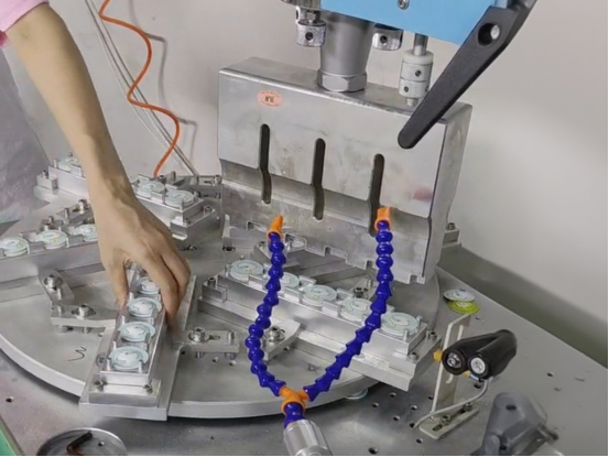 防蚊貼生產(chǎn)遇瓶頸？90%同行靠這臺(tái)設(shè)備實(shí)現(xiàn)效率×3、良品率飆升！